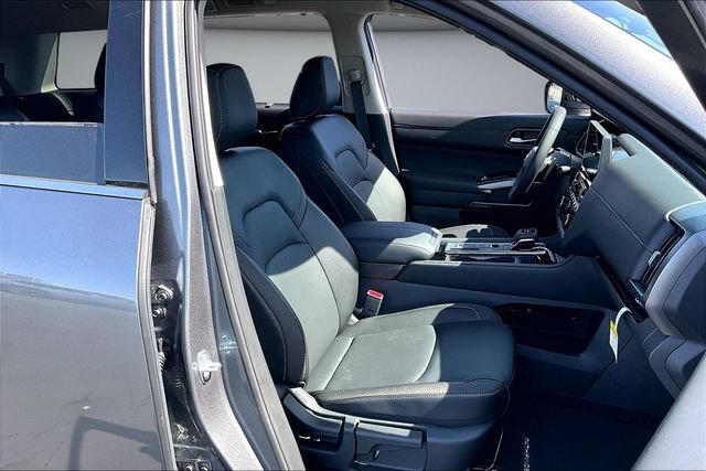 New 2026 Nissan Pathfinder SL FWD image 10