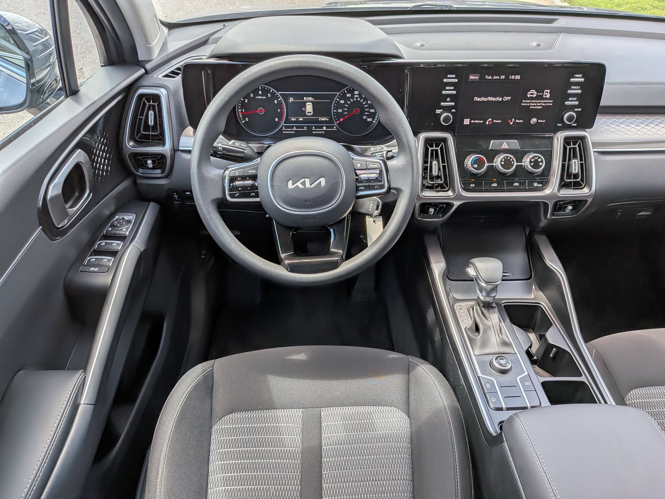 Used 2023 Kia Sorento LX FWD image 32