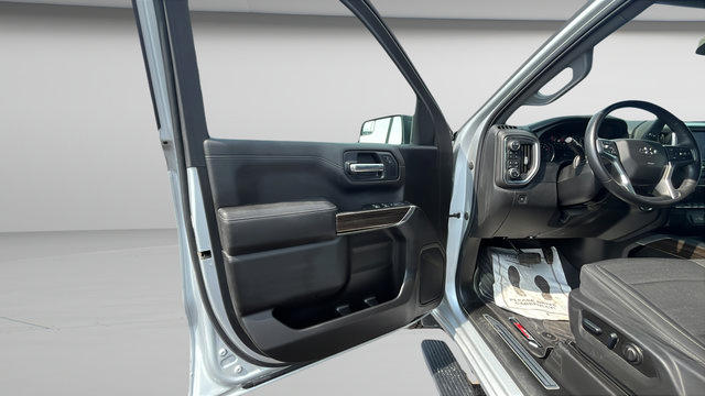 Used 2022 Chevrolet Silverado 1500 LT Trail Boss w/ LPO, Dark Essentials Package AWD/4WD image 9