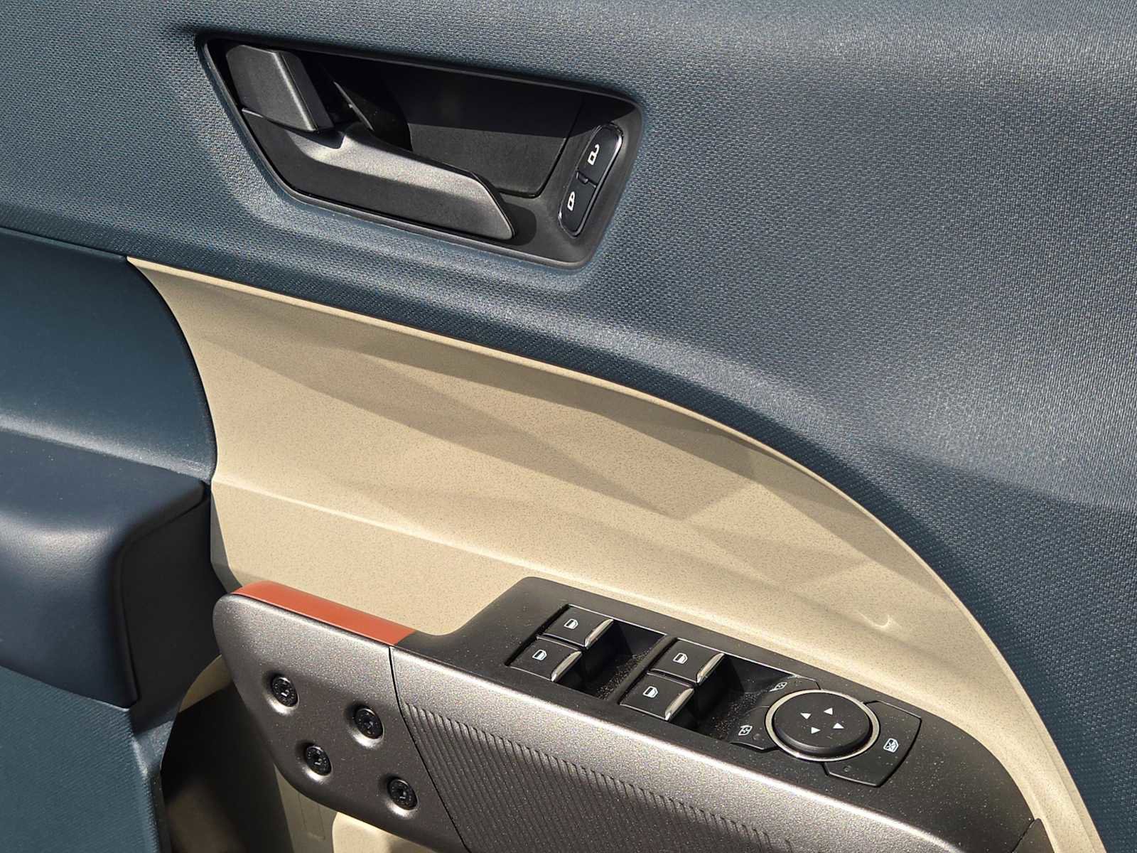 Used 2025 Ford Maverick Lariat w/ 4K Tow Package image 23