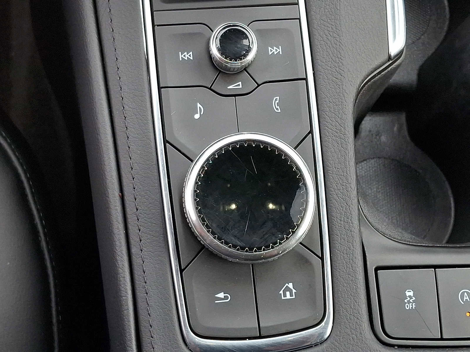 Used 2023 Cadillac XT4 Luxury w/ Cold Weather Package image 25