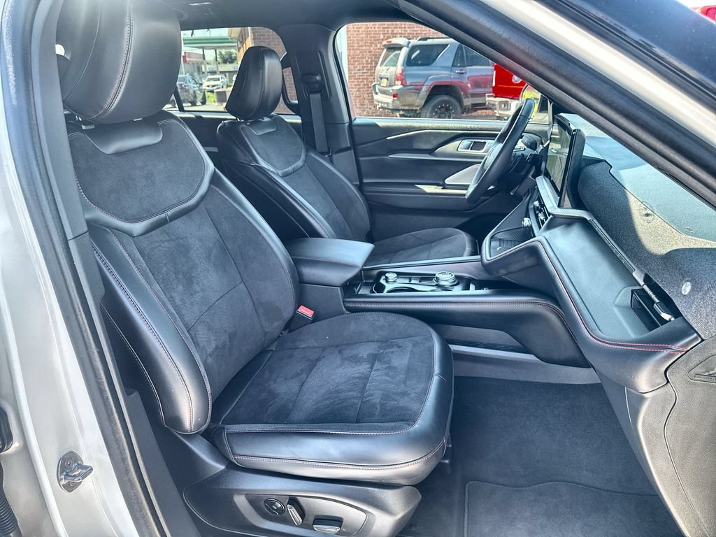 Used 2025 Ford Explorer ST AWD/4WD image 26