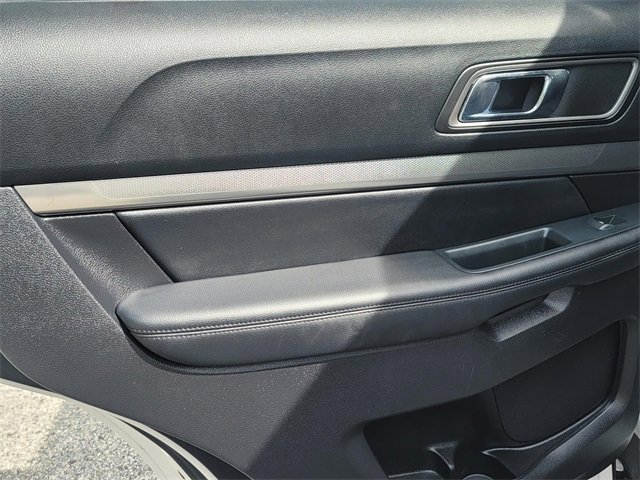 Used 2019 Ford Explorer XLT image 10