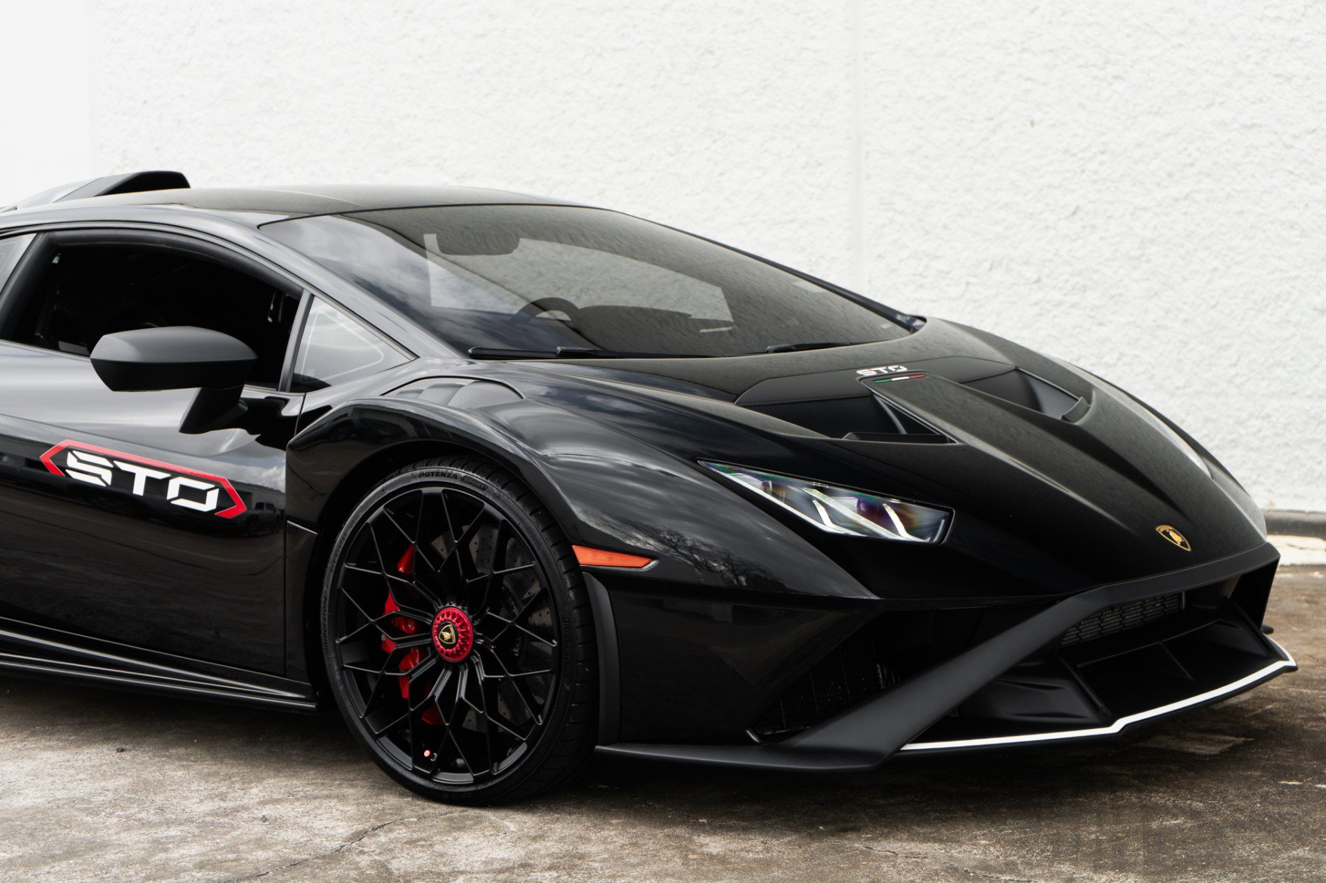 Used 2022 Lamborghini Huracan STO image 26