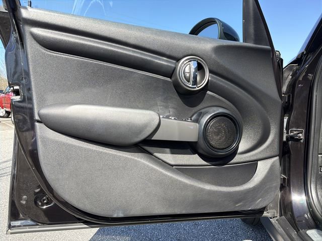 Used 2017 MINI Cooper 4-Door Hardtop image 10