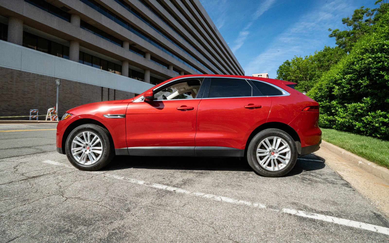 Used 2017 Jaguar F-PACE Prestige image 4