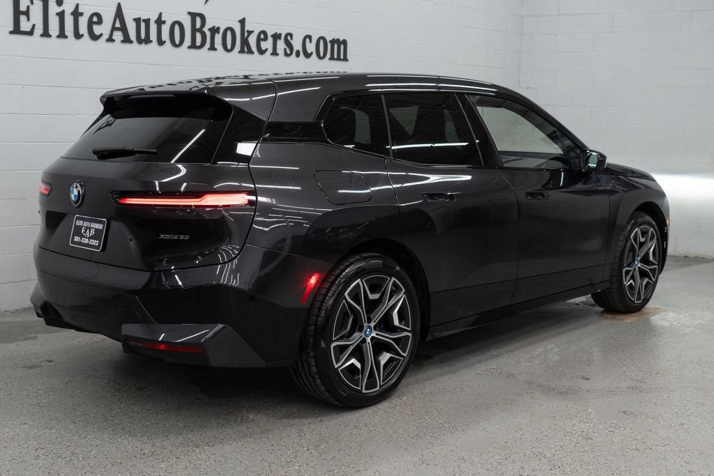 Used 2024 BMW iX xDrive50 w/ Premium Package AWD/4WD image 39