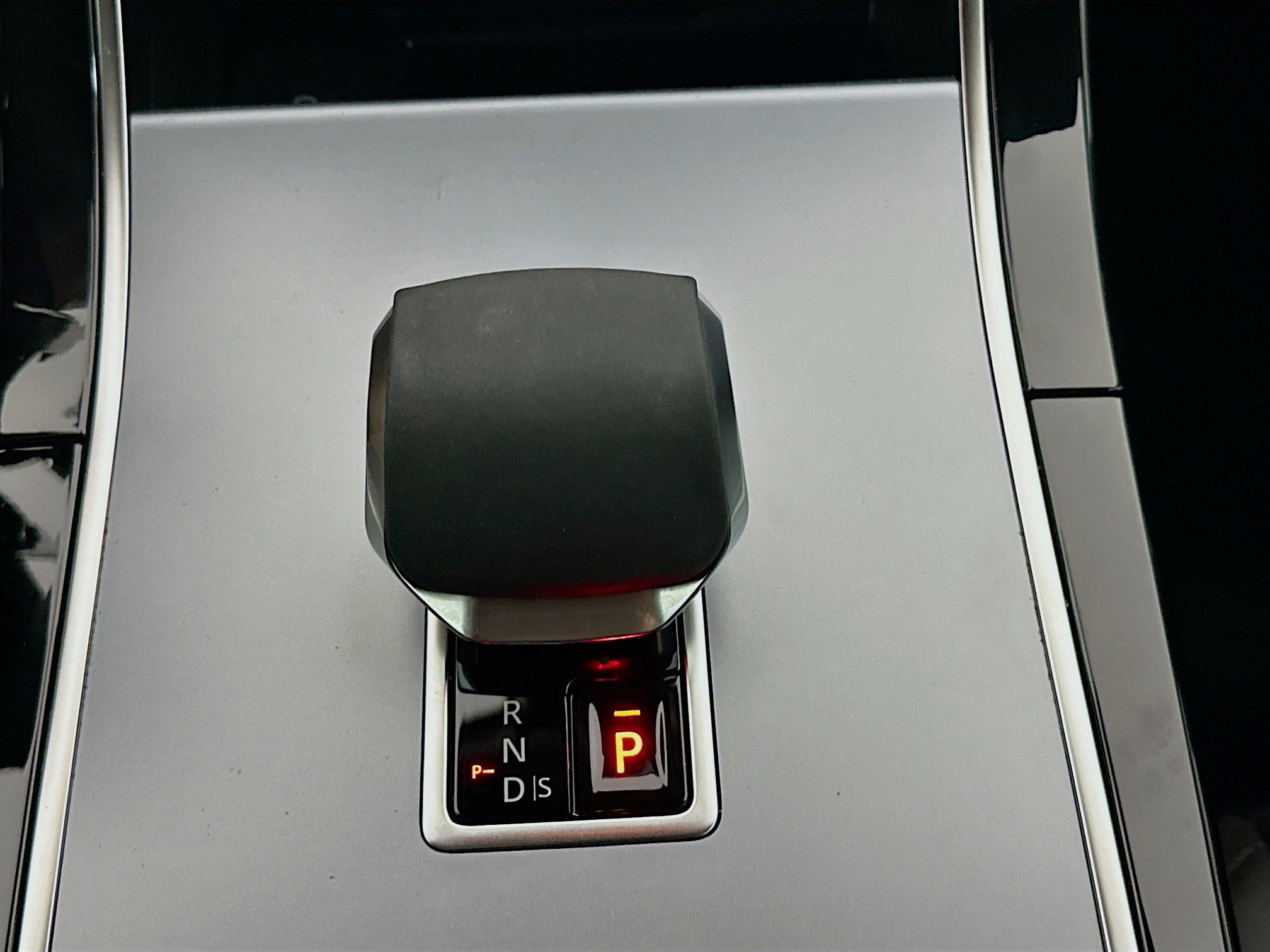 Used 2025 Land Rover Range Rover Evoque S image 25