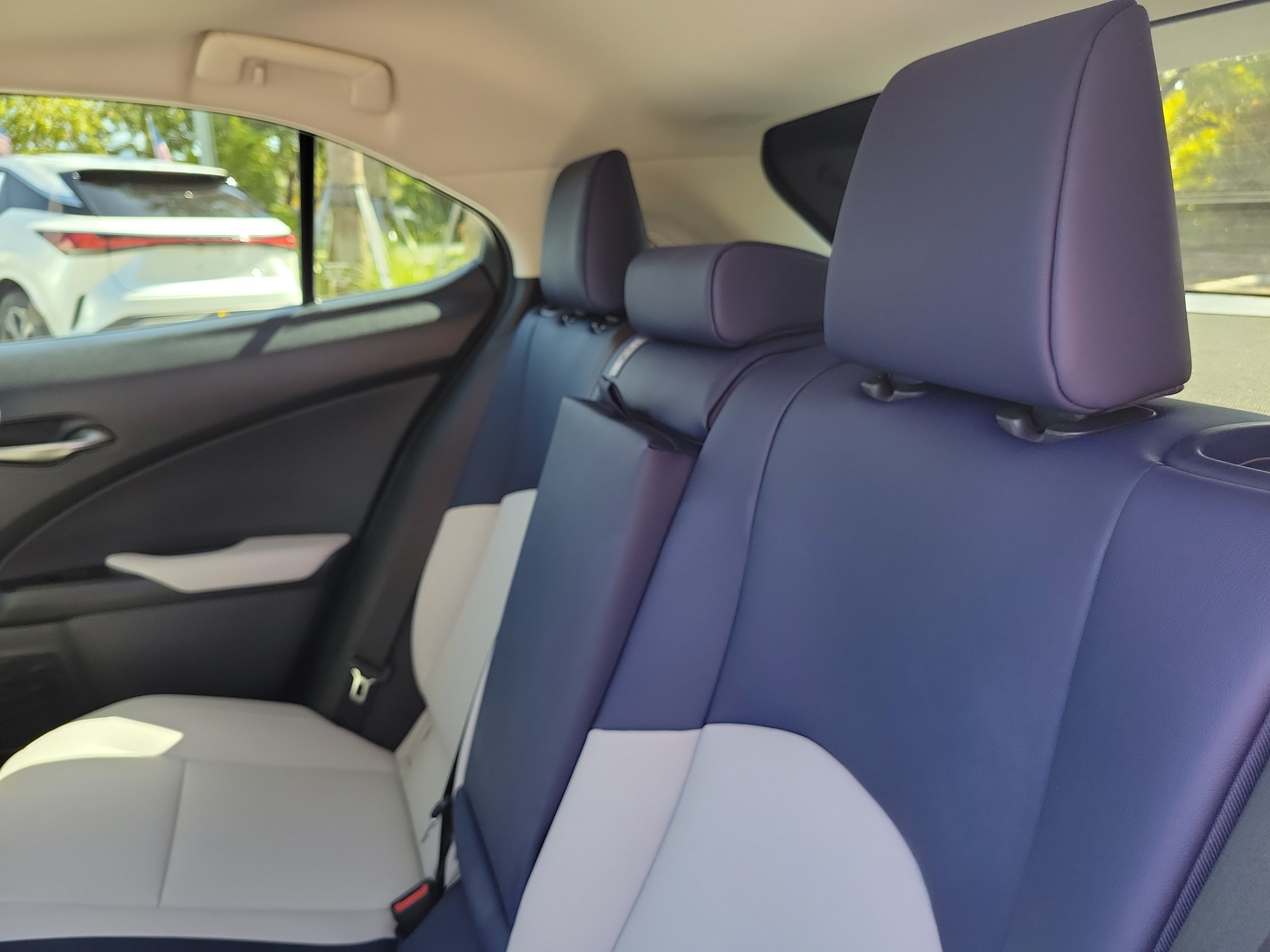 Used 2022 Lexus UX 250h w/ Accessory Package (Z2) AWD/4WD image 11