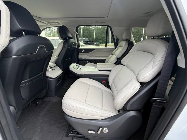 Used 2025 Lincoln Navigator L Reserve AWD/4WD image 14
