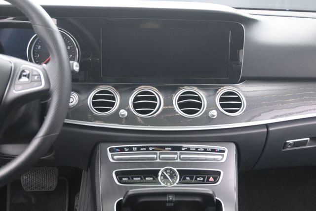Used 2018 Mercedes-Benz E 300 4MATIC image 24