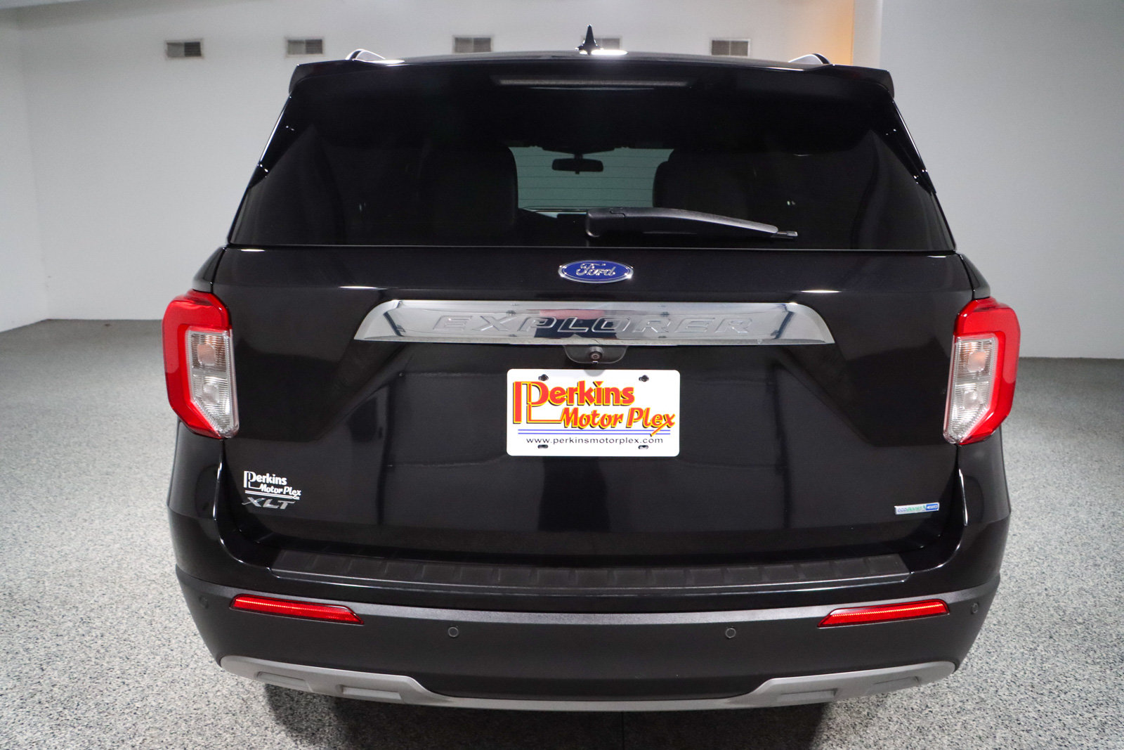 Used 2020 Ford Explorer XLT w/ Equipment Group 202A AWD/4WD image 8