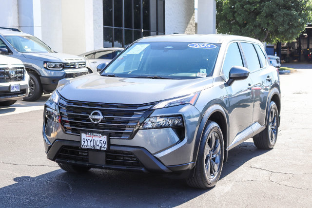 Used 2026 Nissan Rogue SV FWD image 4