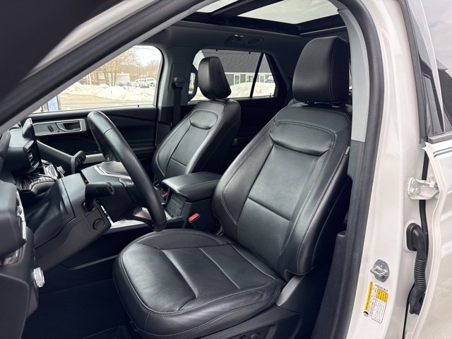 Used 2022 Ford Explorer Limited w/ Equipment Group 301A image 9