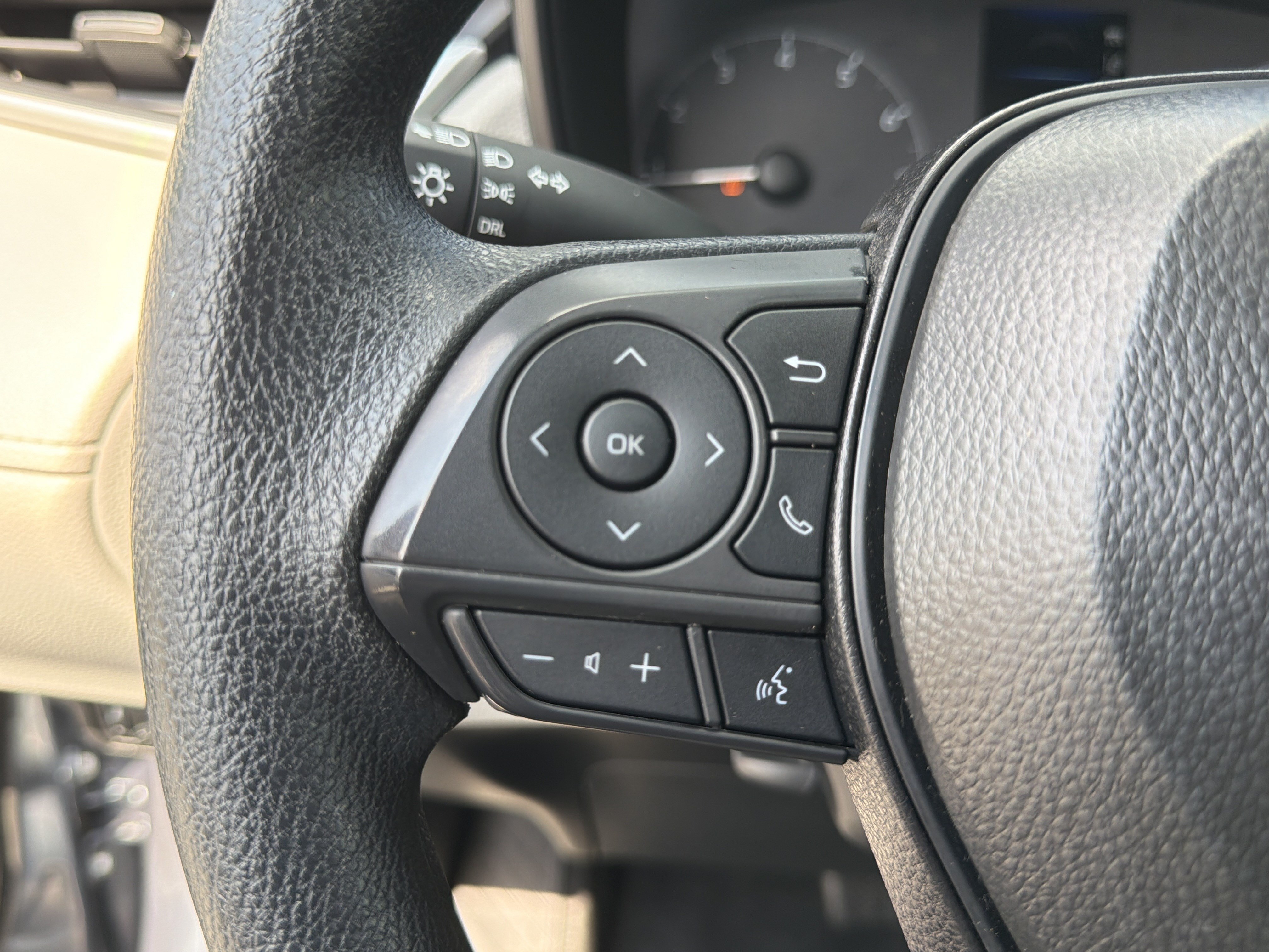 Used 2025 Toyota Corolla Cross L FWD image 29