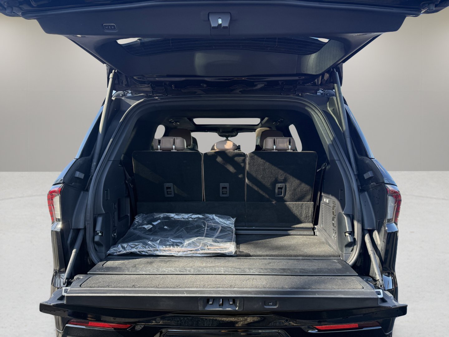 Used 2025 Lincoln Navigator Black Label AWD/4WD image 8