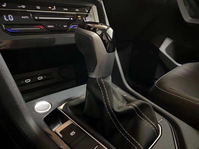 Used 2023 Volkswagen Tiguan SE w/ Panoramic Sunroof Package FWD image 57
