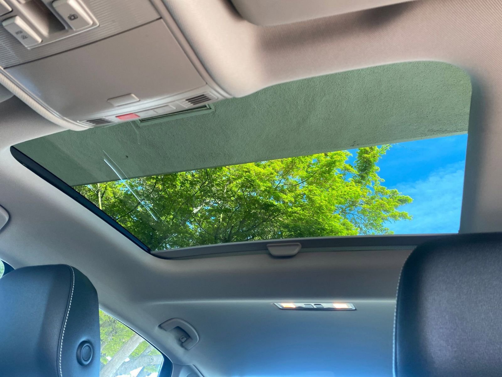 Used 2025 Volkswagen Jetta SE image 30