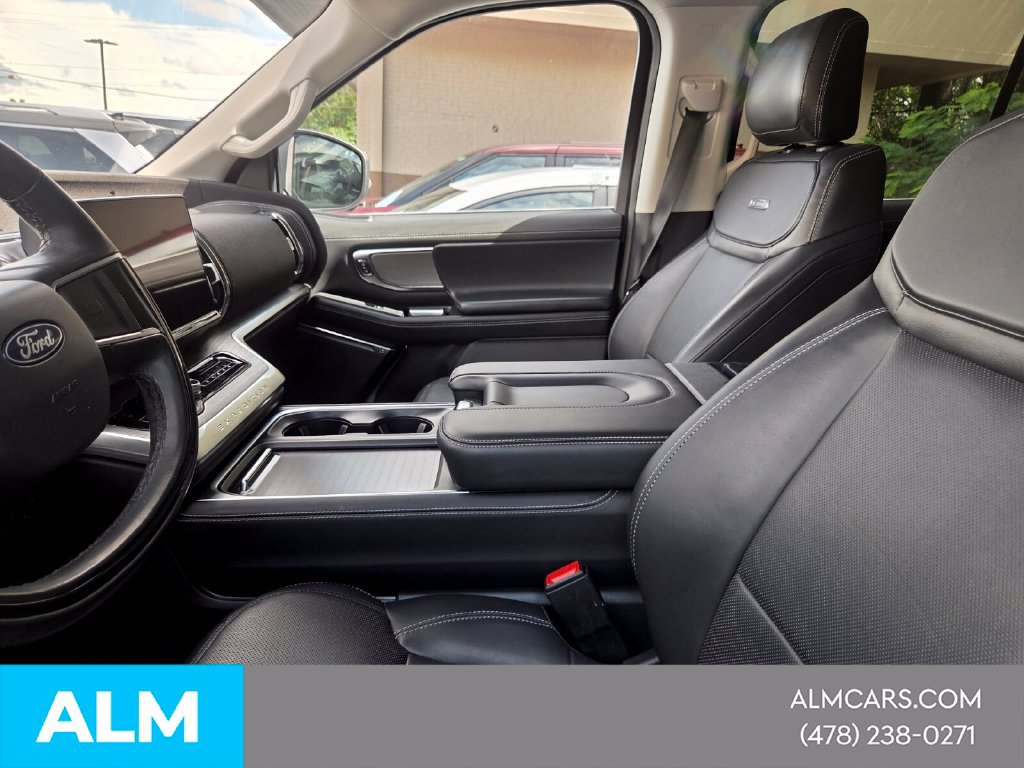 Used 2025 Ford Expedition Platinum AWD/4WD image 4