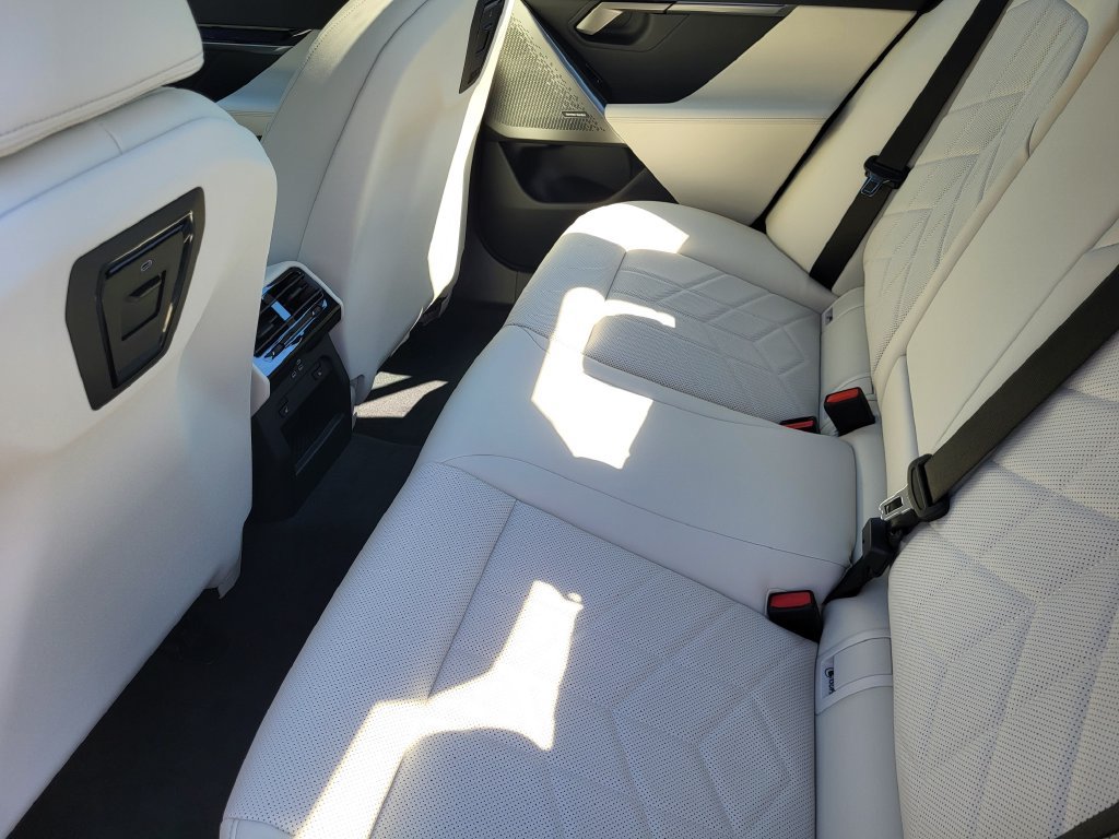 New 2027 BMW 550e xDrive w/ Premium Package AWD/4WD image 22