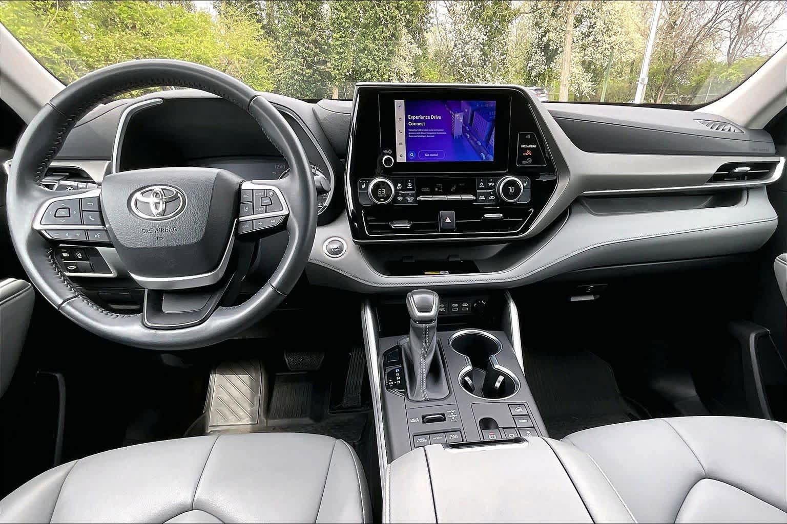 Used 2023 Toyota Highlander XLE AWD/4WD image 16
