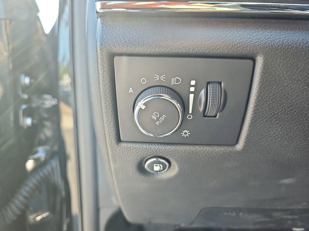 Used 2022 Jeep Grand Cherokee Limited AWD/4WD image 31