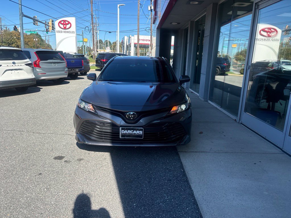 Used 2018 Toyota Camry LE FWD image 3