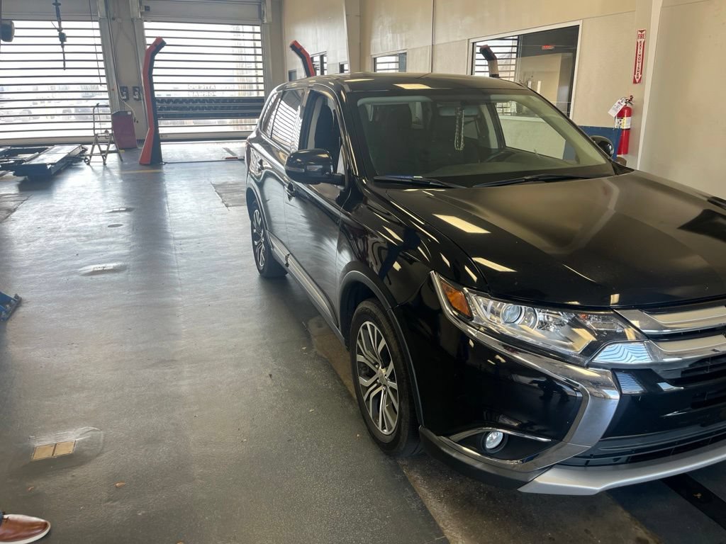 Used 2018 Mitsubishi Outlander SE
