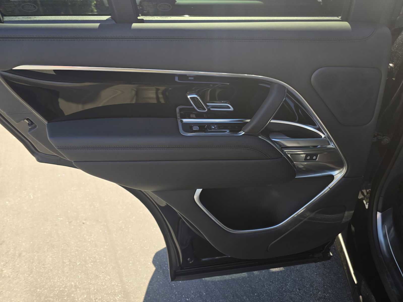 New 2025 Land Rover Range Rover SE image 19