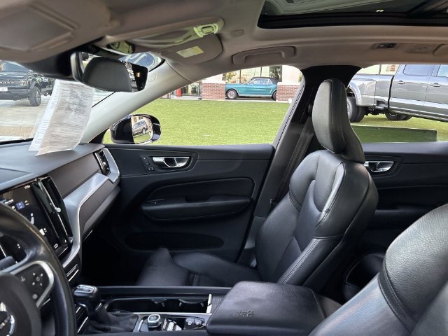 Used 2019 Volvo XC60 T5 Momentum w/ Premium Package AWD/4WD image 13