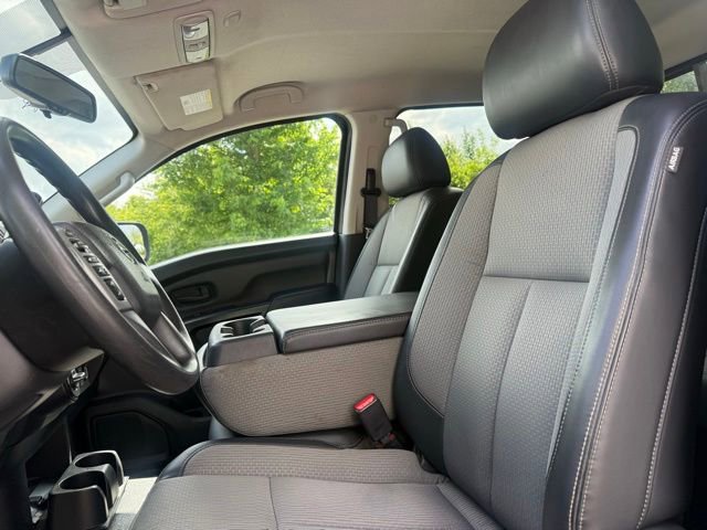 Used 2017 Nissan Titan 4x4 Crew Cab image 12
