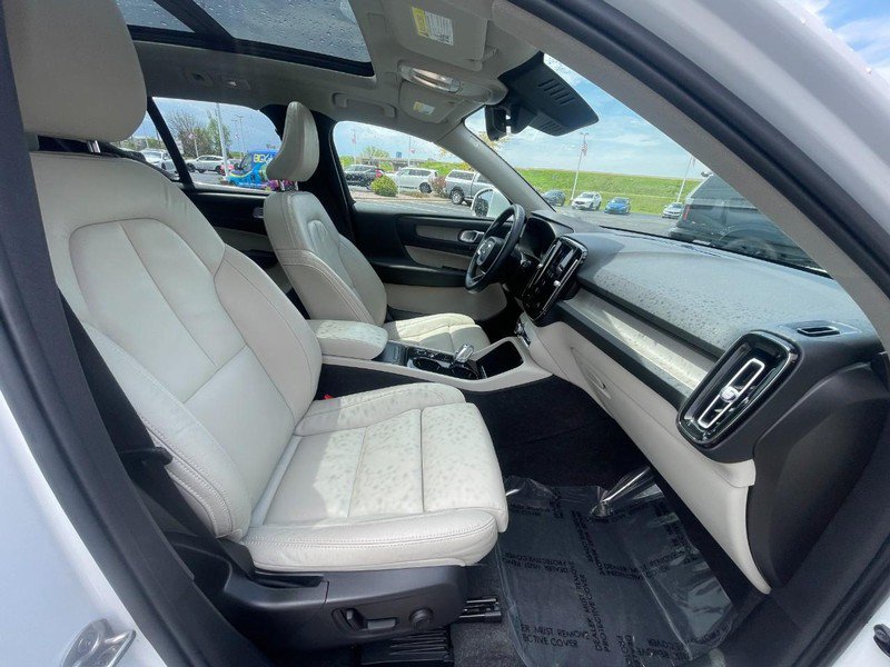 Used 2023 Volvo XC40 B5 Plus AWD/4WD image 12