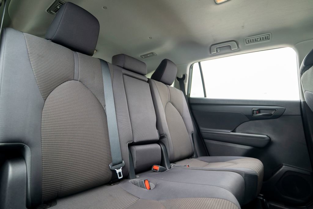 Used 2023 Toyota Highlander L image 34
