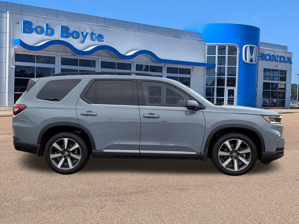 Certified 2025 Honda Pilot Touring image 4