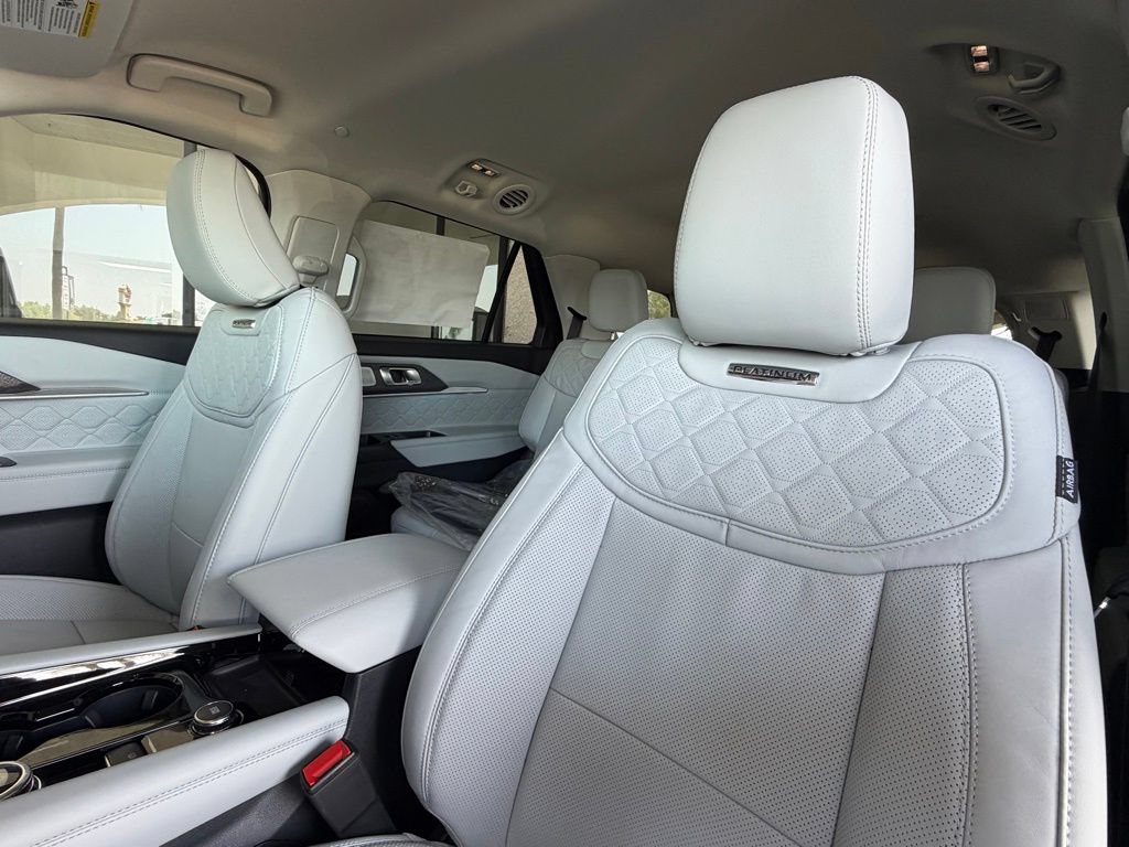 New 2026 Ford Explorer Platinum w/ LUX Leather Package AWD/4WD image 16