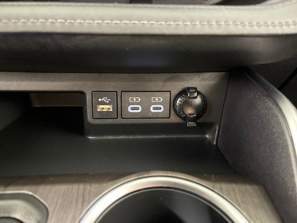 Used 2023 Toyota Highlander Platinum FWD image 30