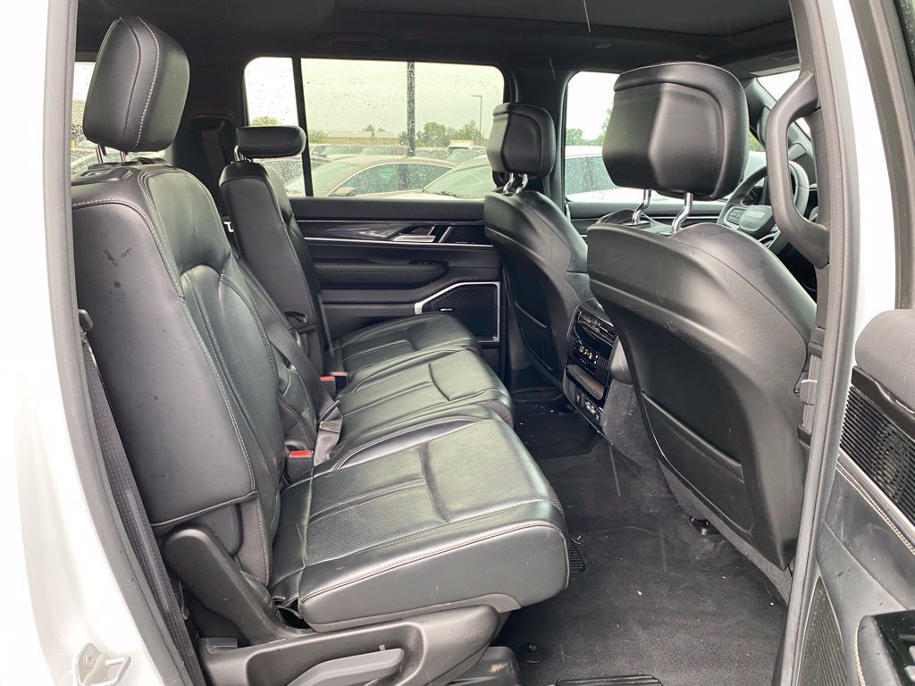 Used 2022 Jeep Wagoneer Series I w/ Premium Group I AWD/4WD image 12