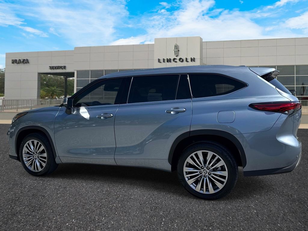 Used 2022 Toyota Highlander Platinum image 5