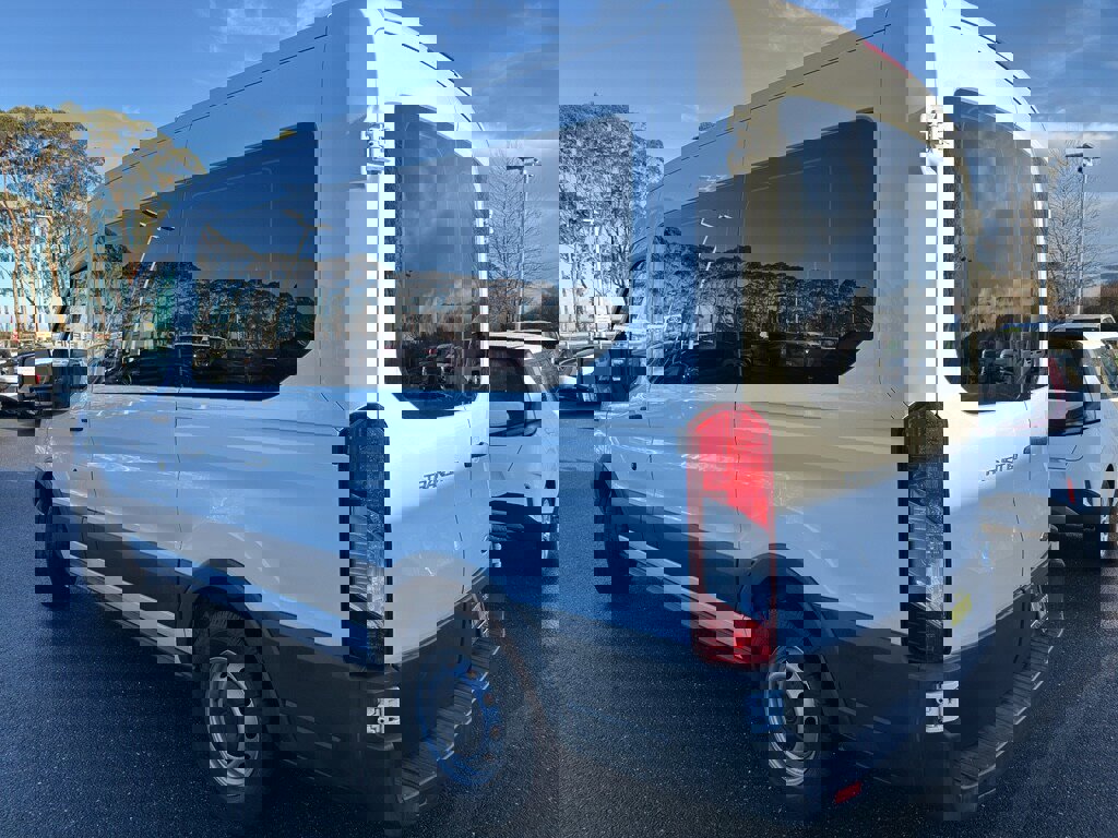 Used 2017 Ford Transit 150 XL image 3