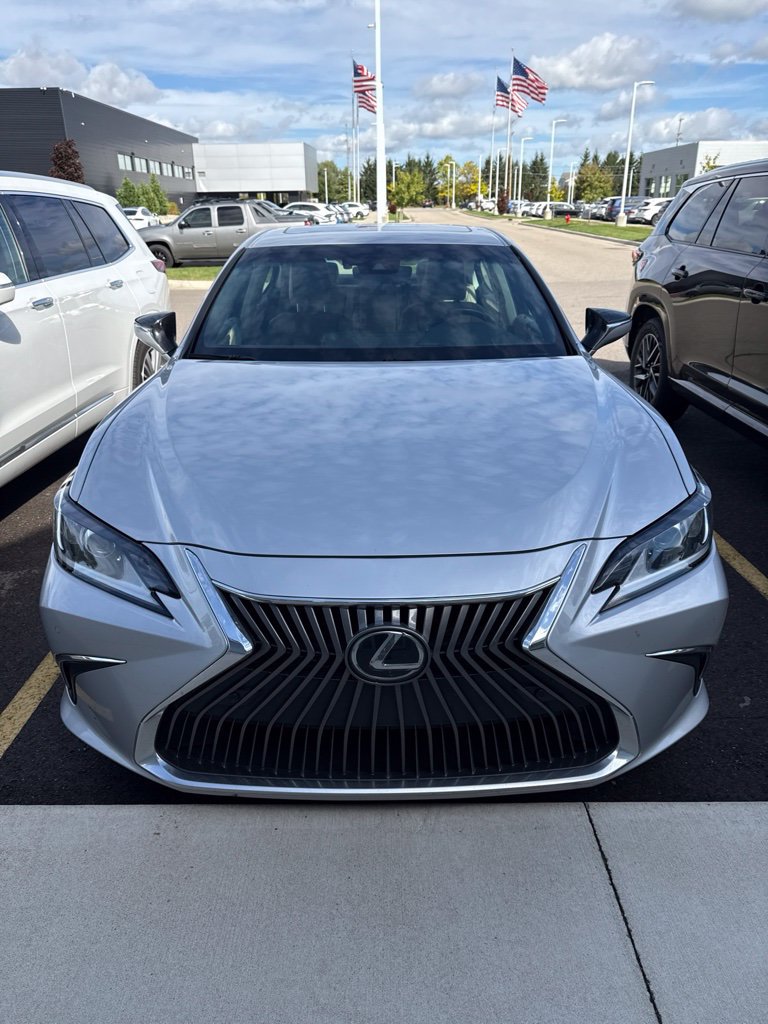 Used 2021 Lexus ES 250 w/ Premium Package AWD/4WD image 2