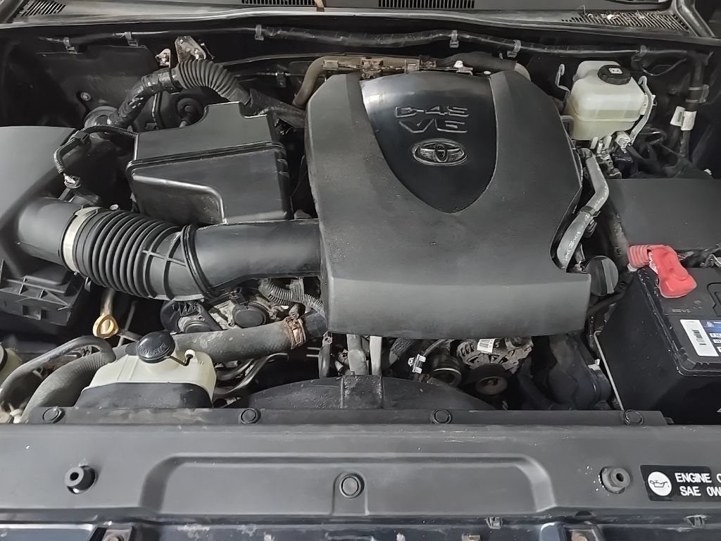 Used 2019 Toyota Tacoma TRD Off-Road AWD/4WD image 12