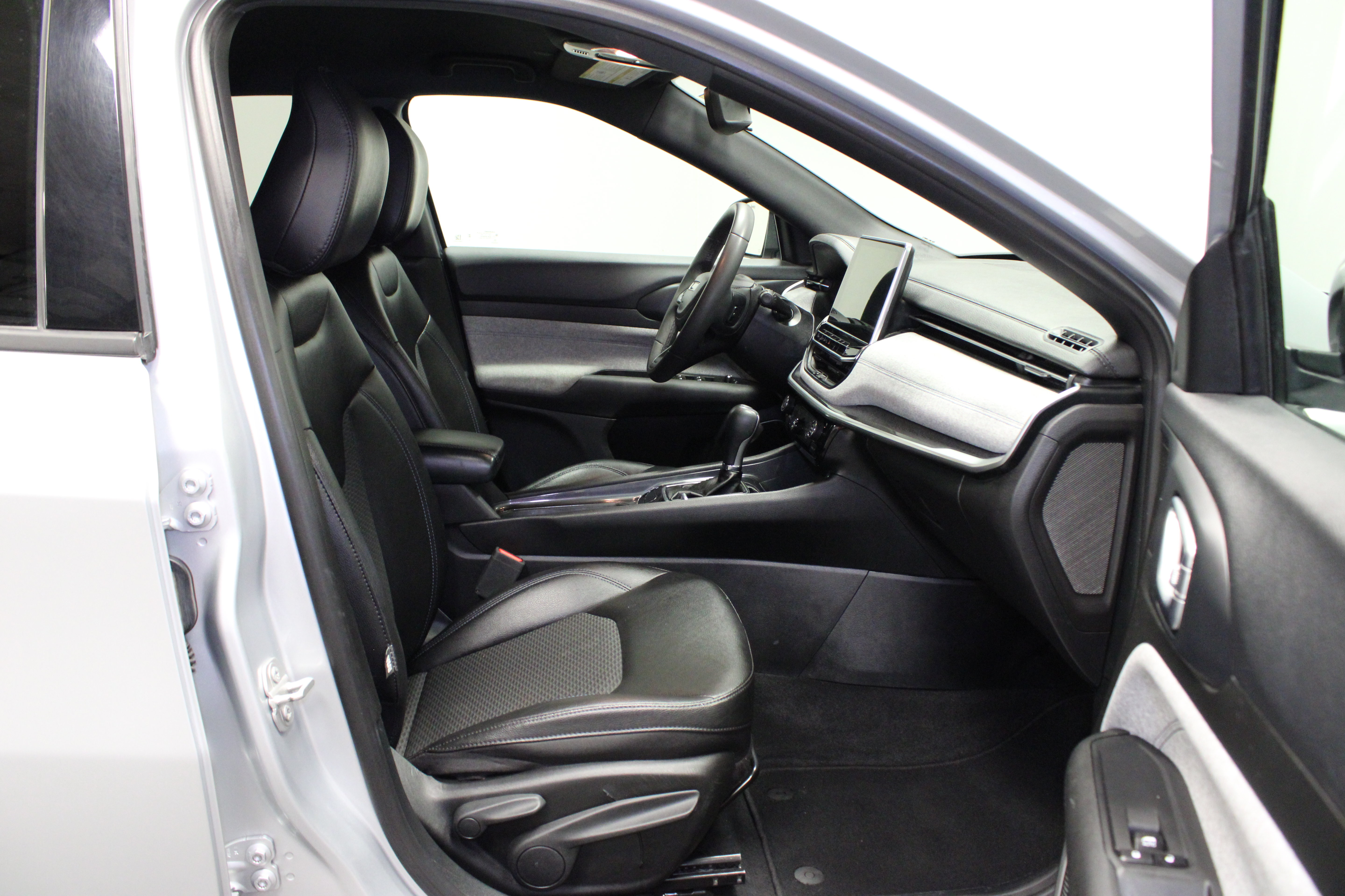 Used 2024 Jeep Compass Latitude AWD/4WD image 13