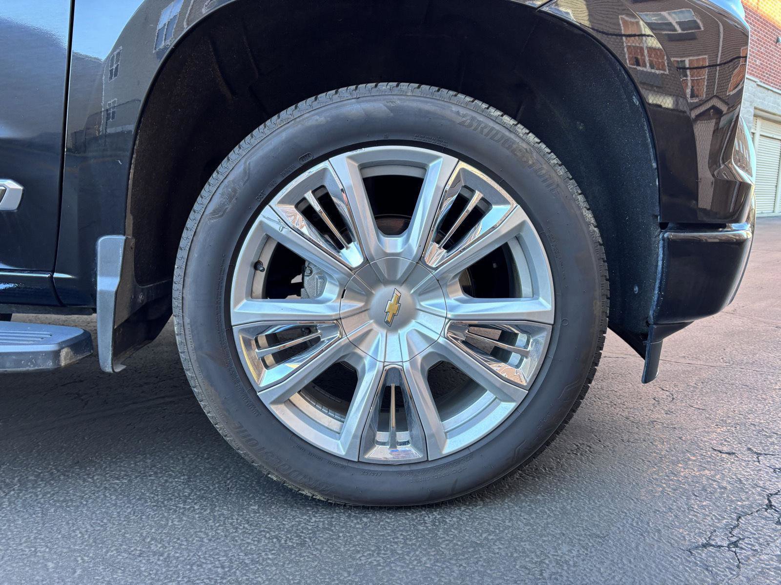 Used 2022 Chevrolet Silverado 1500 High Country w/ High Country Premium Package AWD/4WD image 7