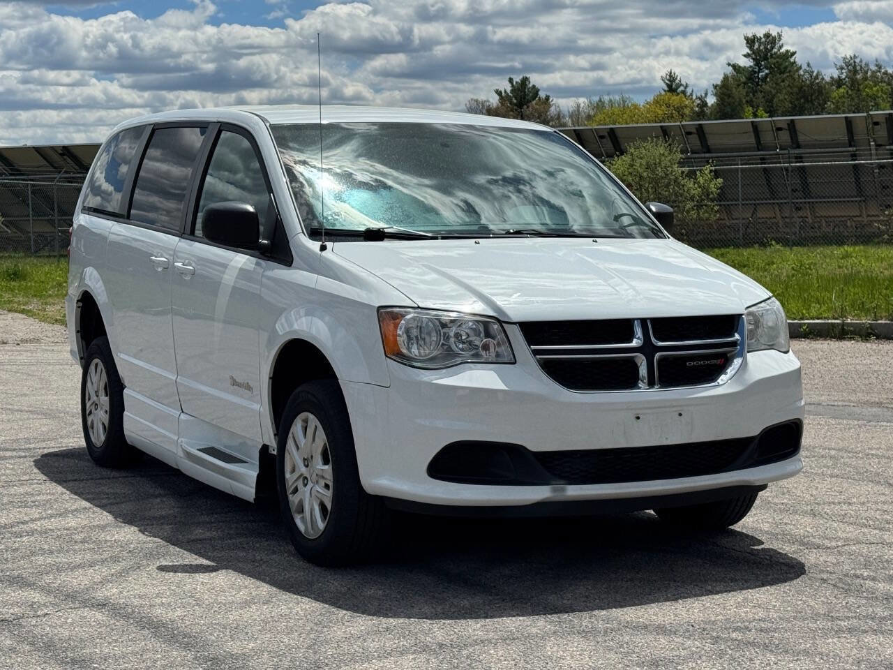 Used 2018 Dodge Grand Caravan SE FWD image 7