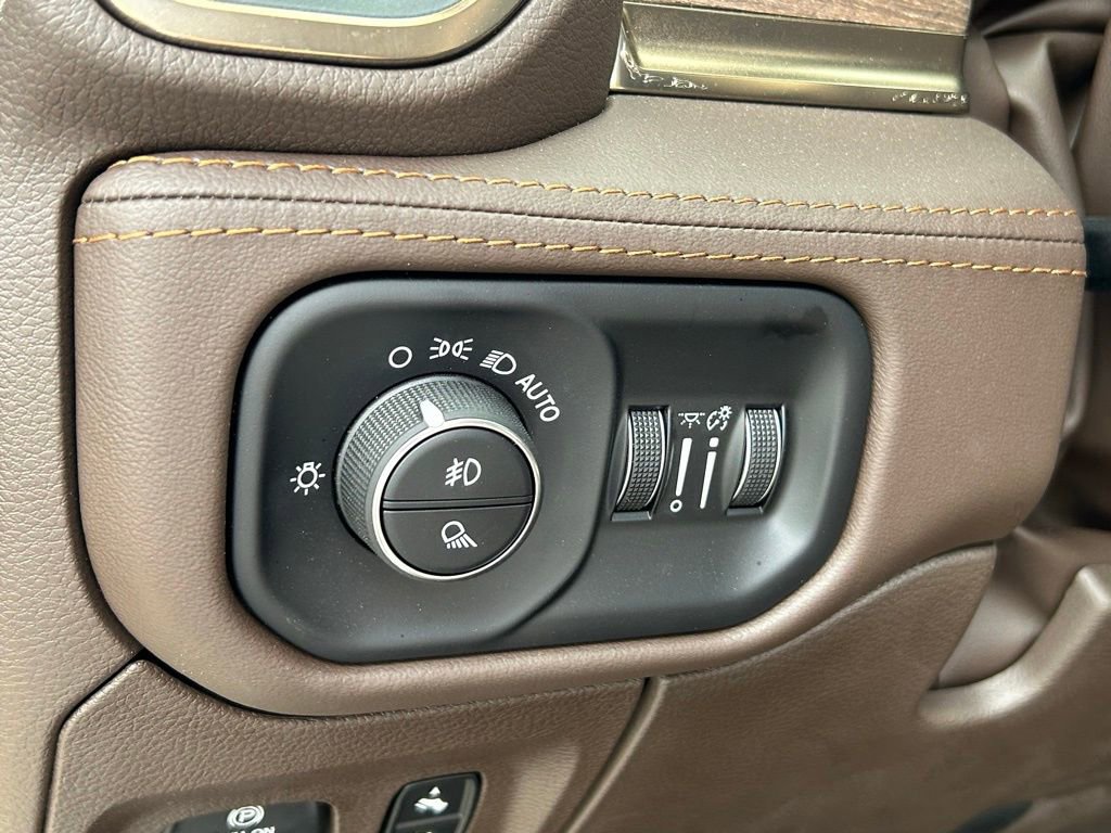 Used 2025 RAM 1500 Limited AWD/4WD image 51