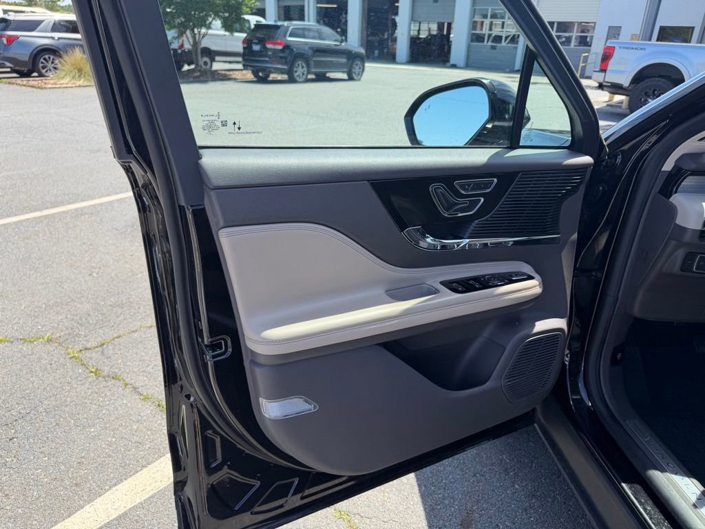 Used 2022 Lincoln Corsair AWD w/ Equipment Group 101A image 13