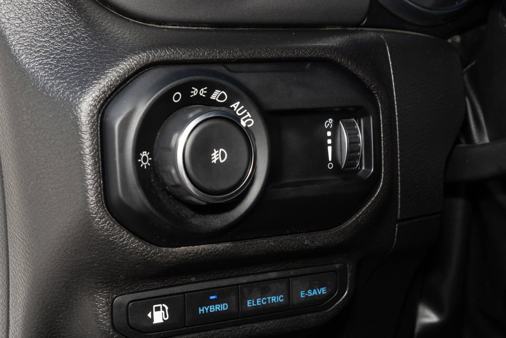 Used 2023 Jeep Wrangler Unlimited w/ Cold Weather Group AWD/4WD image 28
