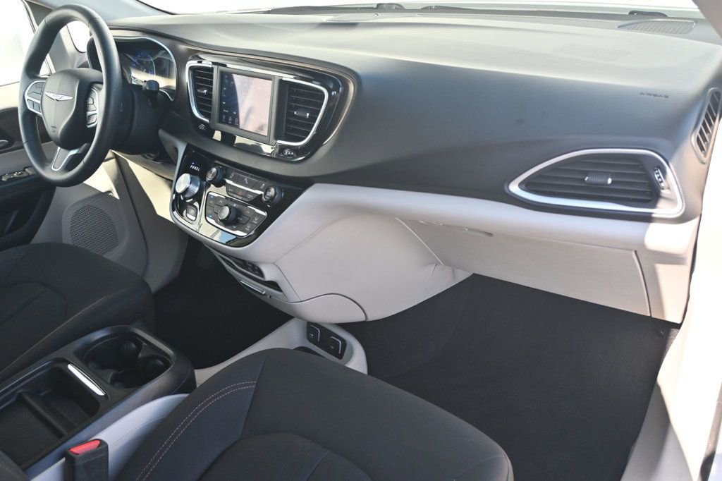 Used 2018 Chrysler Pacifica Touring Plus image 9