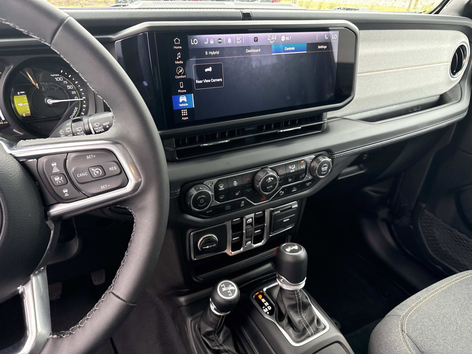 Used 2025 Jeep Wrangler Unlimited Sahara w/ Safety Group image 23