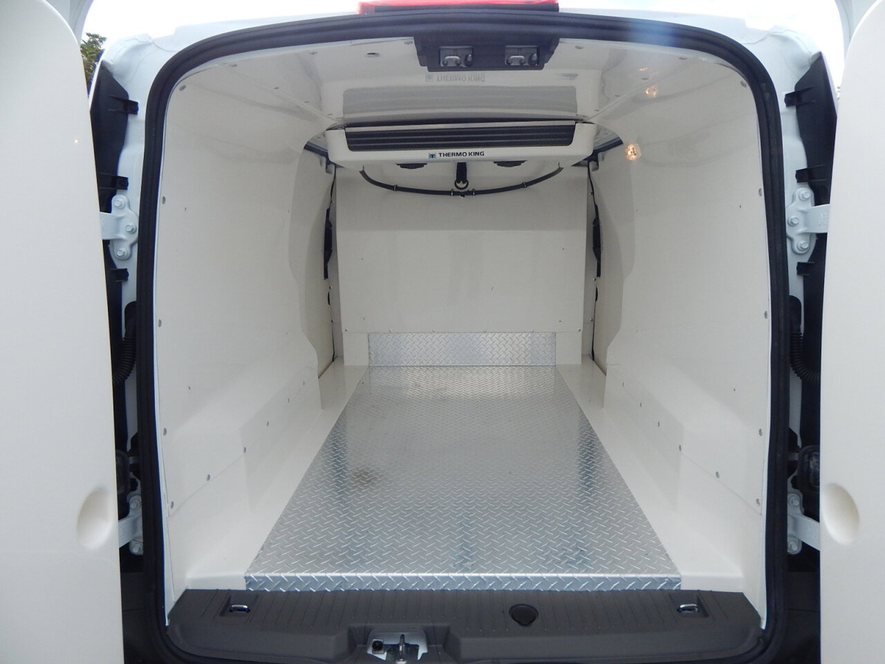 Used 2020 Ford Transit Connect XL image 3
